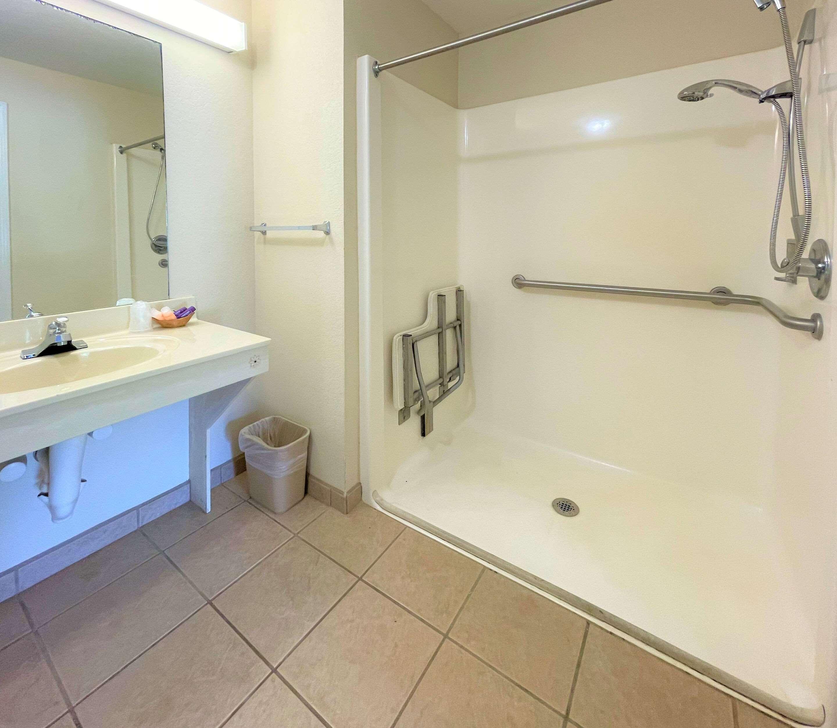 Days Inn Sandersville ภายนอก รูปภาพ